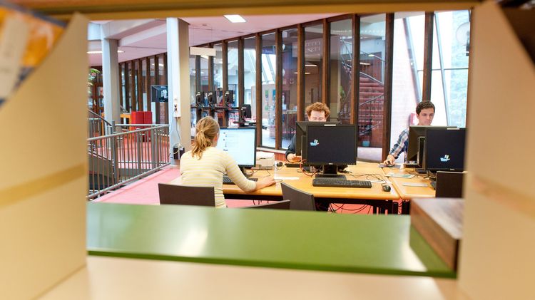 Arbeitsplätze in der Universitätsbibliothek