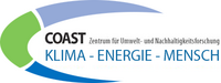 Das Bild zeigt das Logo von COAST, dem Zentrum für Umwelt- und Nachhaltigkeitsforschung. Darunter der Schriftzug in Versalien "Klima - Energie - Mensch"
